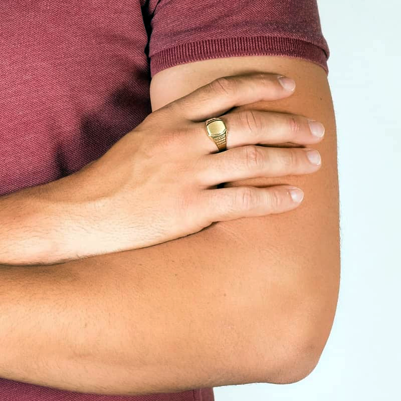 Anillo Sello de Oro 18K Hombre Elegante