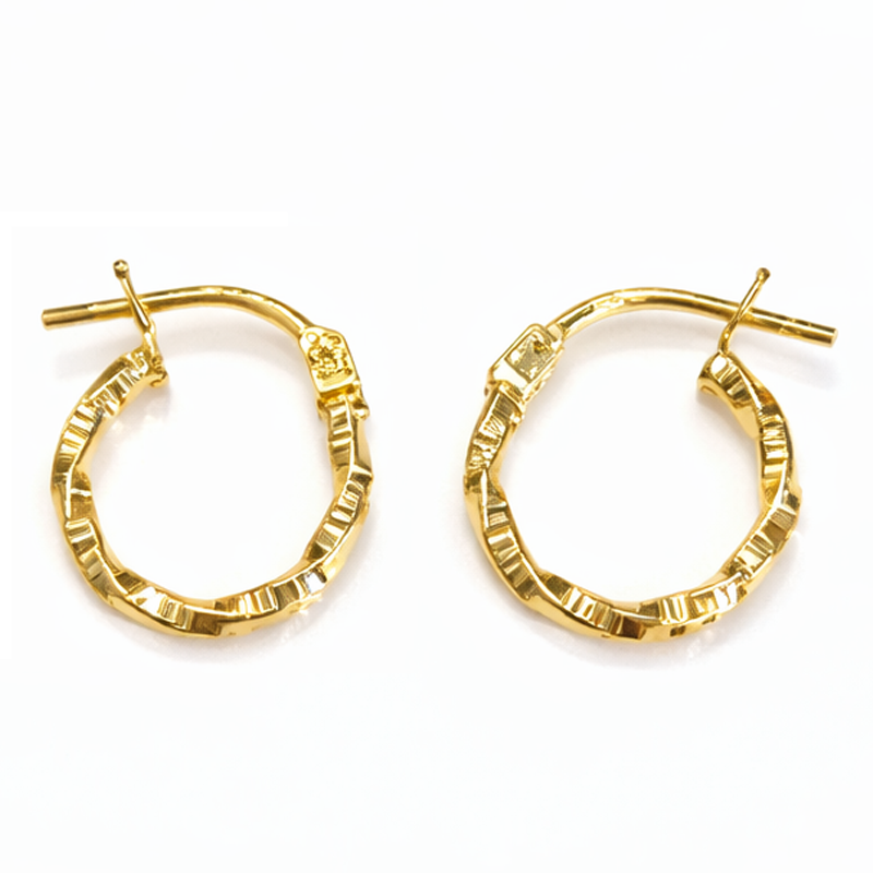 Aros mujer de Oro 18K clásicos con brillo